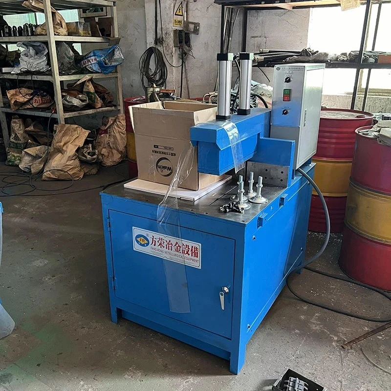Automatic cutting equipment for metal tubes and bars